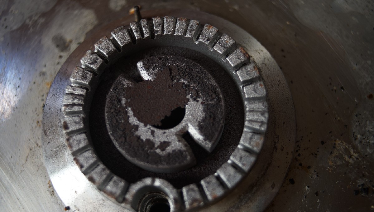 a photo showing carbon deposits clogging a burner